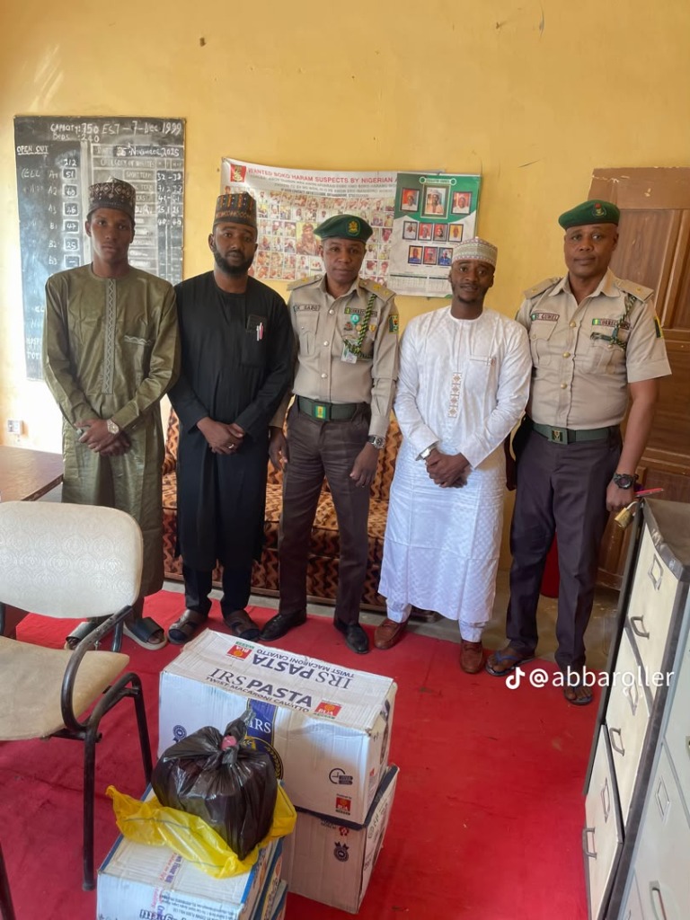 Hon. Usman Aminu Usman and Foundation delegates presenting food provisions to Nigerian Correctional Service officials